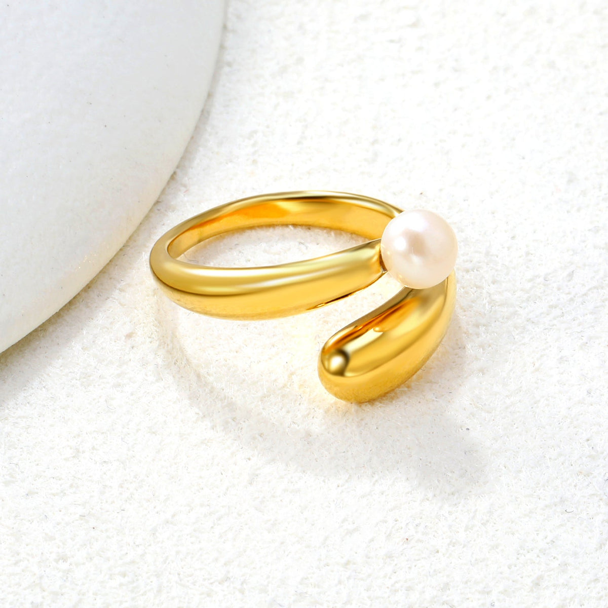 Bague Dorée à Perle – Style Minimaliste Élégant