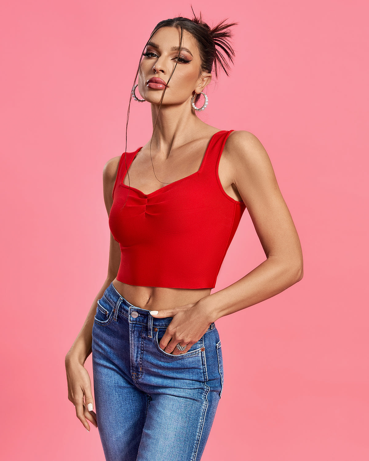 Crop Top Bandage Rouge – Décolleté Sweetheart & Bretelles Larges | Casual Luxe