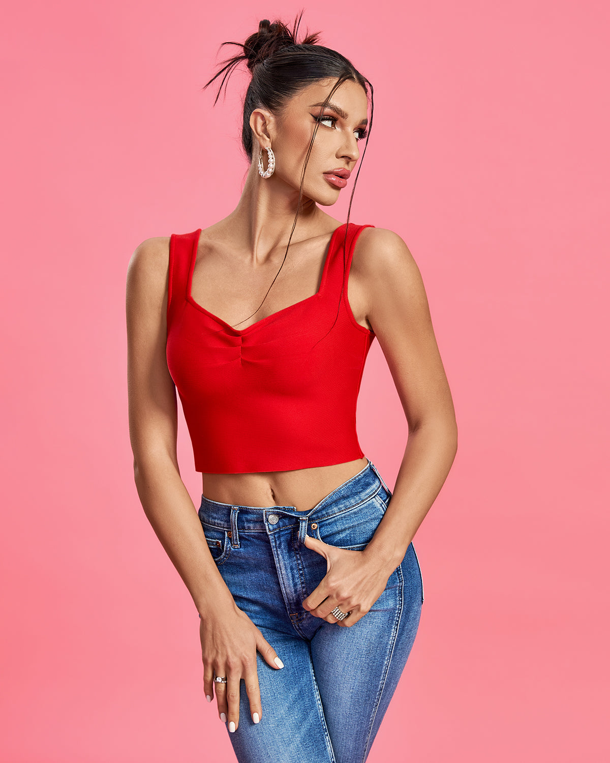 Crop Top Bandage Rouge – Décolleté Sweetheart & Bretelles Larges | Casual Luxe