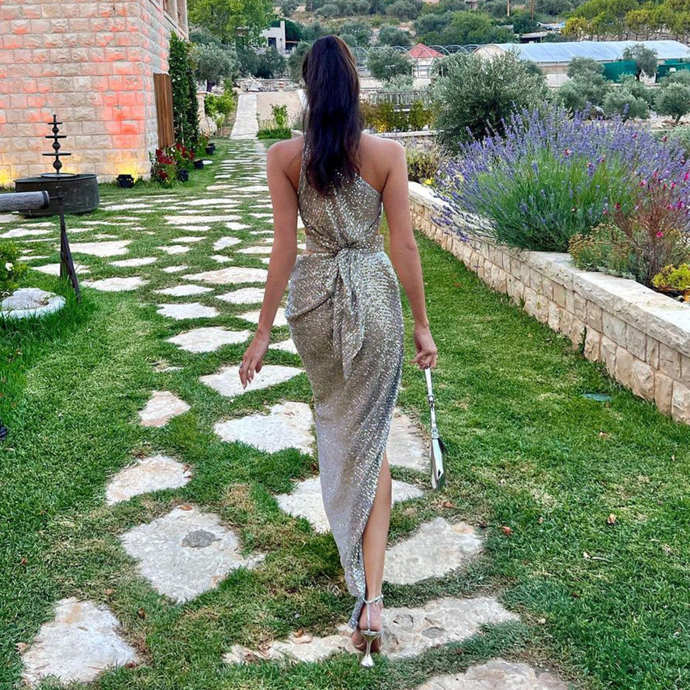 Robe Longue Argentée Scintillante – Une Bretelle & Nœud | Soirée Gala