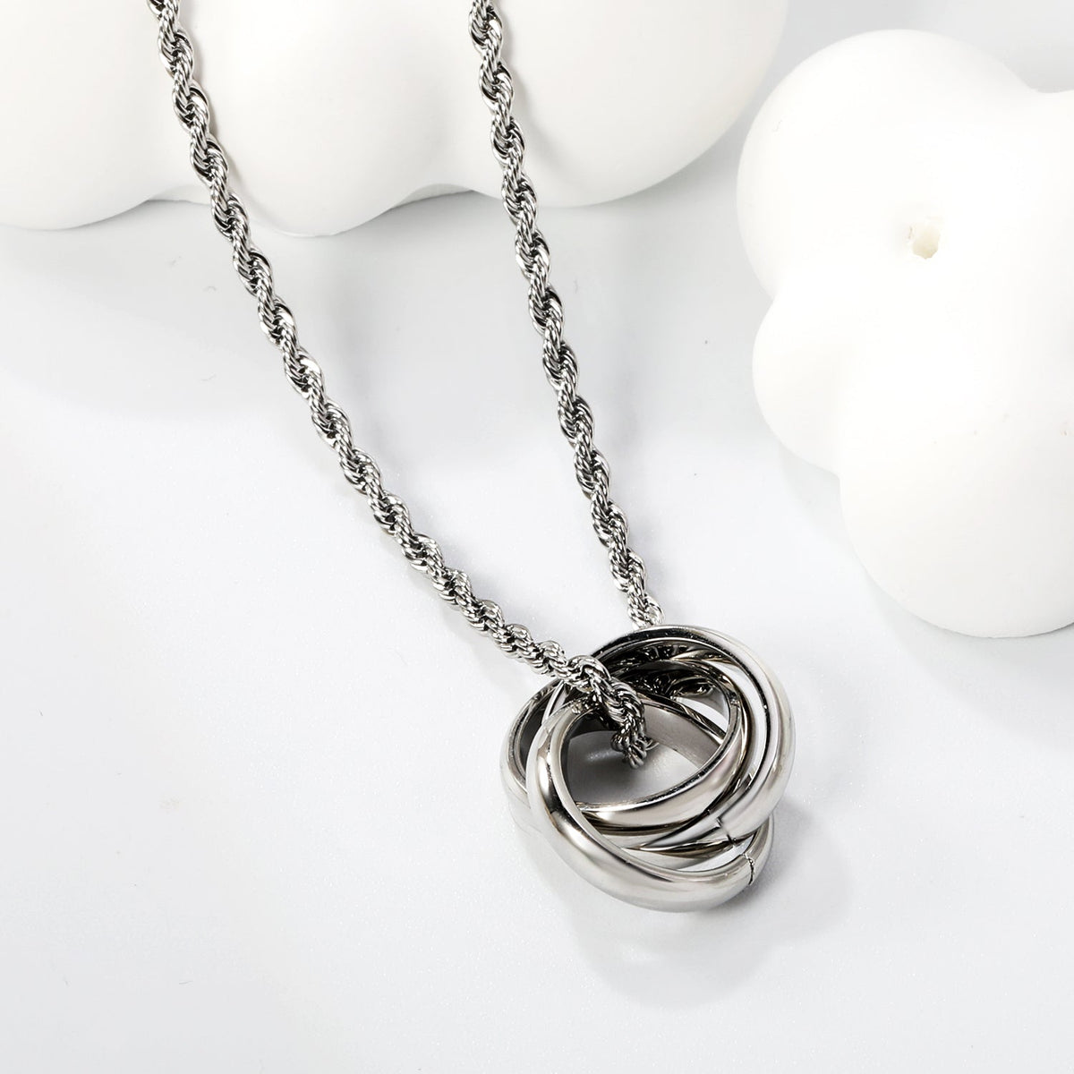 Collier Chaîne Torsadée Argent – Pendentif Sphère Entrelacée