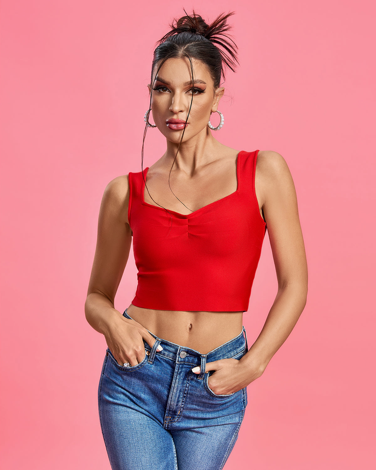 Crop Top Bandage Rouge – Décolleté Sweetheart & Bretelles Larges | Casual Luxe