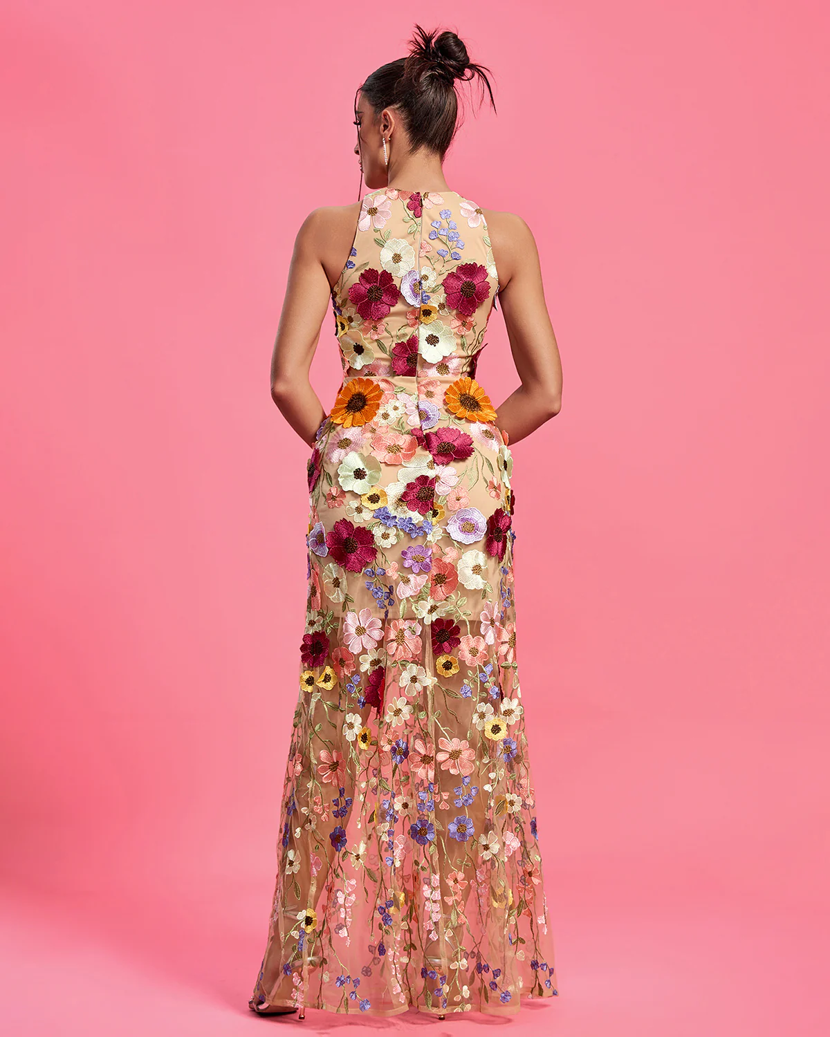 Robe Longue Florale 3D – Tulle Nude & Appliqués Multicolores | Soirée Jardin
